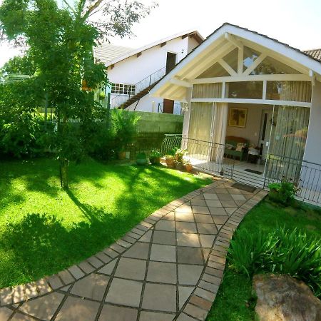 Pousada Ipe Amarelo E Quinta Dos Medeiros Bed & Breakfast Gramado Ngoại thất bức ảnh