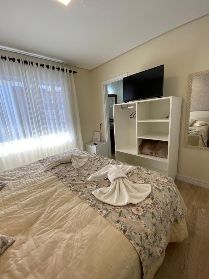 Pousada Ipe Amarelo E Quinta Dos Medeiros Bed & Breakfast Gramado Ngoại thất bức ảnh